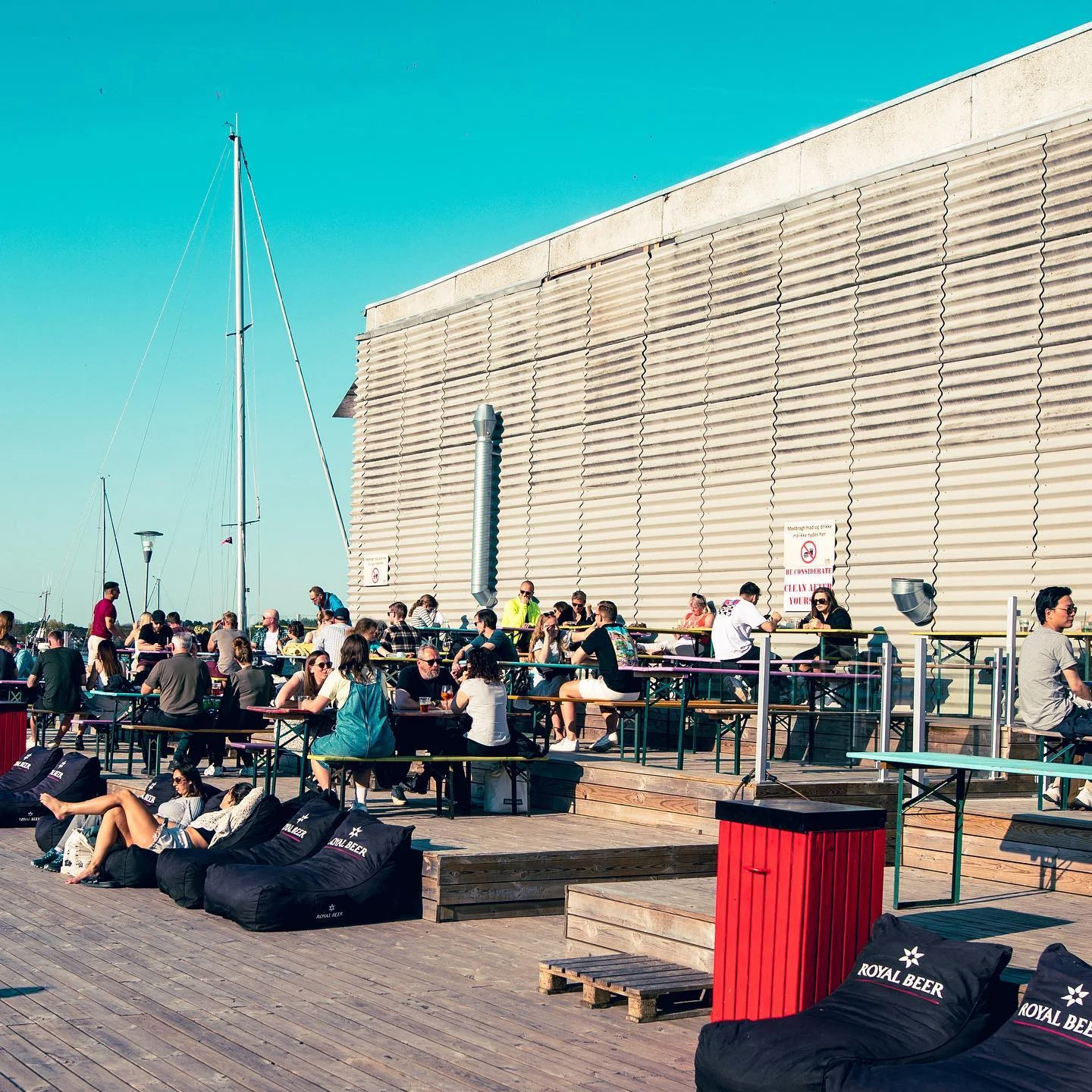 Terrasse og stemning hos Aalborg Streetfood